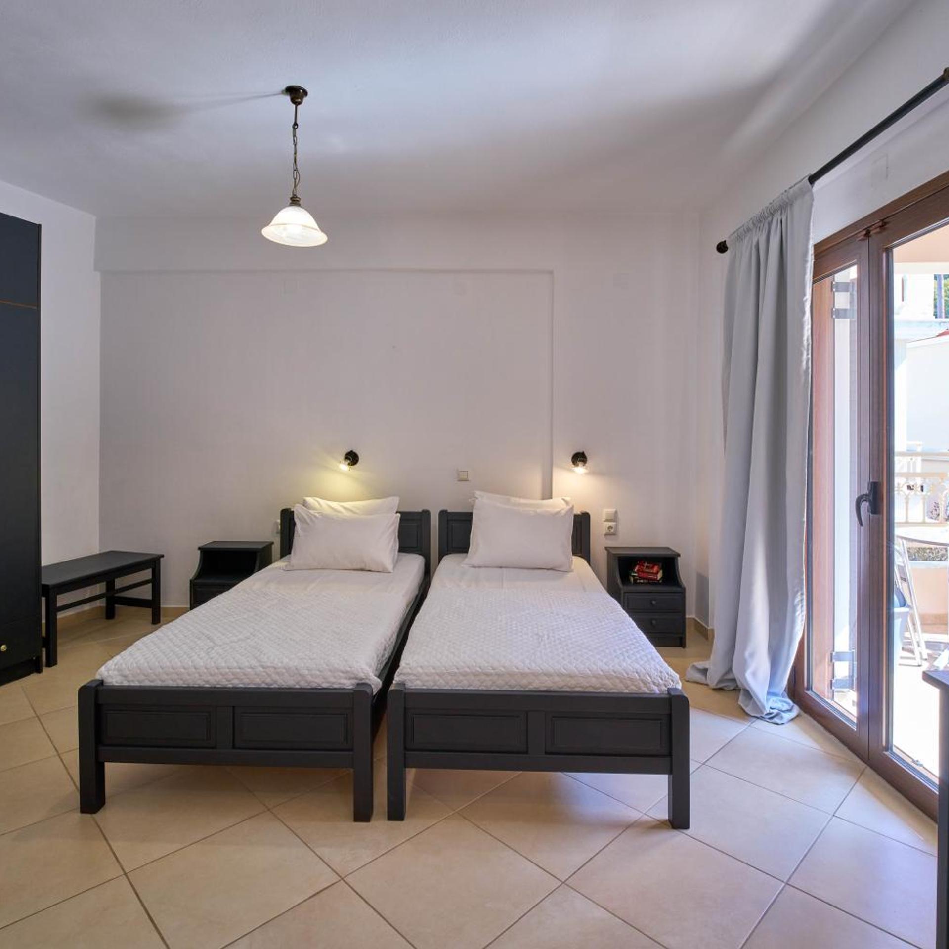 SIFAKIS HOUSE 14/65