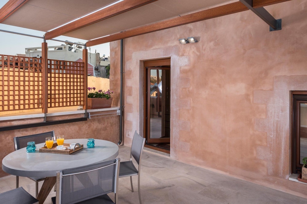 Neoria Houses 22/50