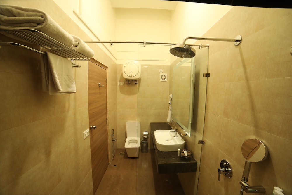 Room, King Bed, Forest View, Balcony، JuSTa Luxe Mukteshwar Retreat and Spa Mukteshwar 4/5