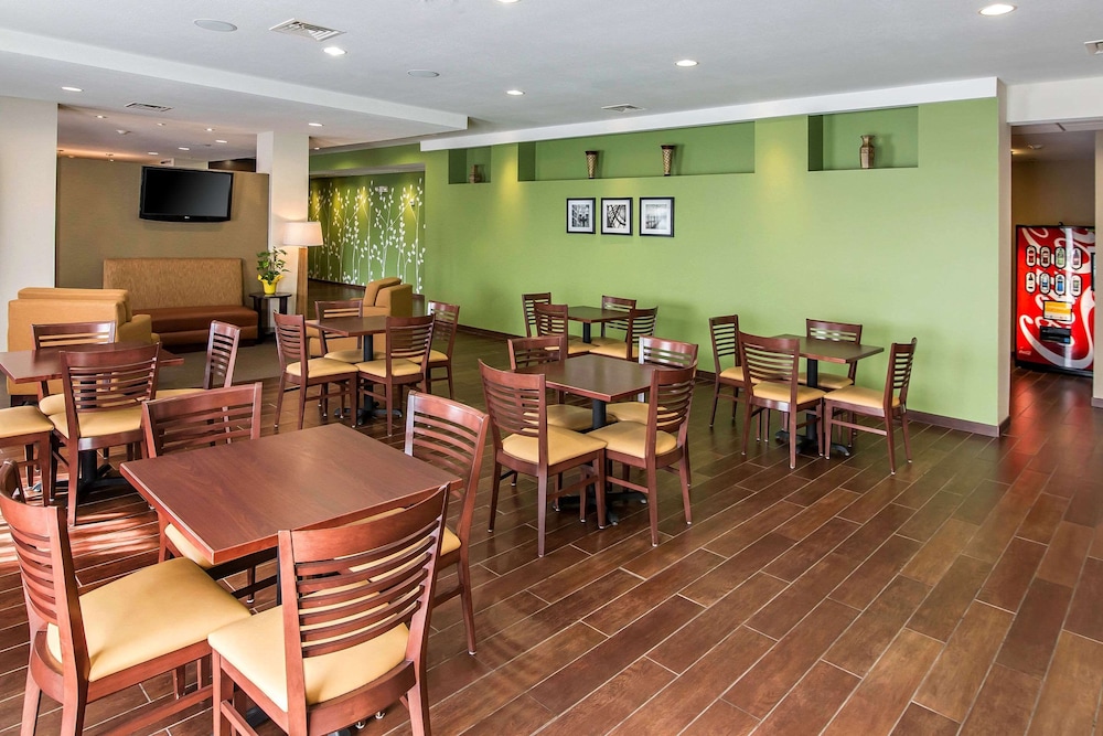 Sleep Inn & Suites Haysville - Wichita South 48/58