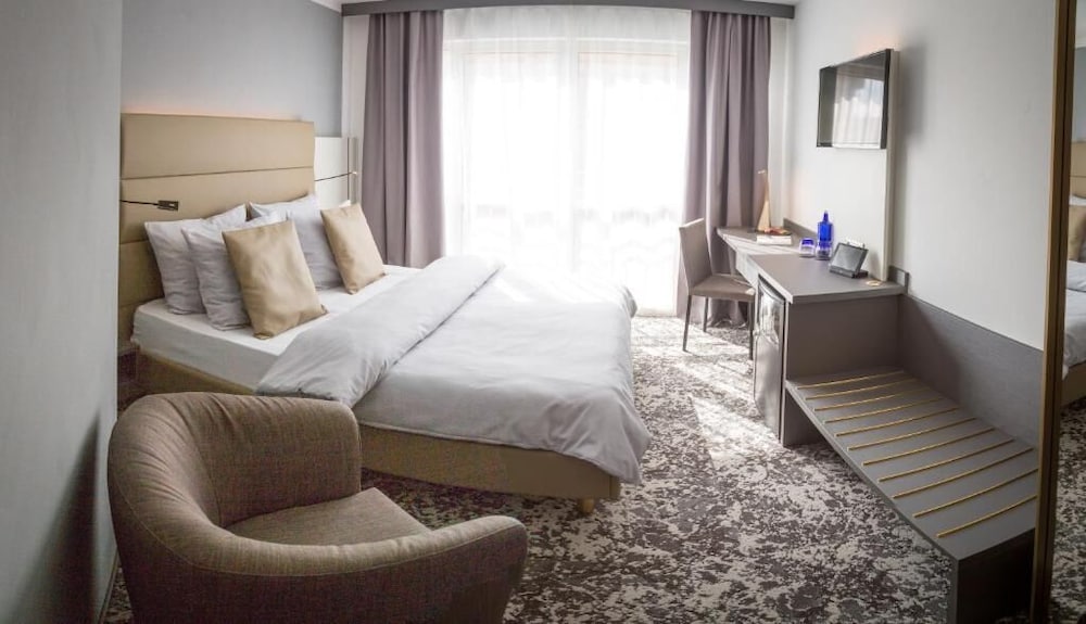 Hotel Santo 9/28