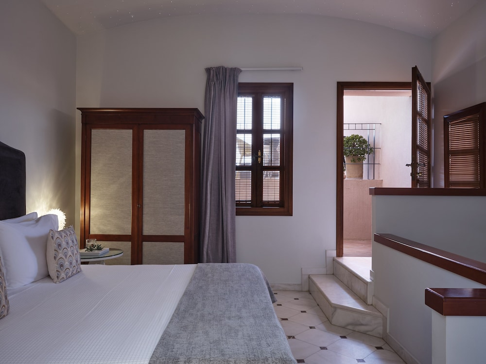 PENTHOUSE SUITE, QUEEN BED, SEA VIEW, 2 SOFA, TERRACE