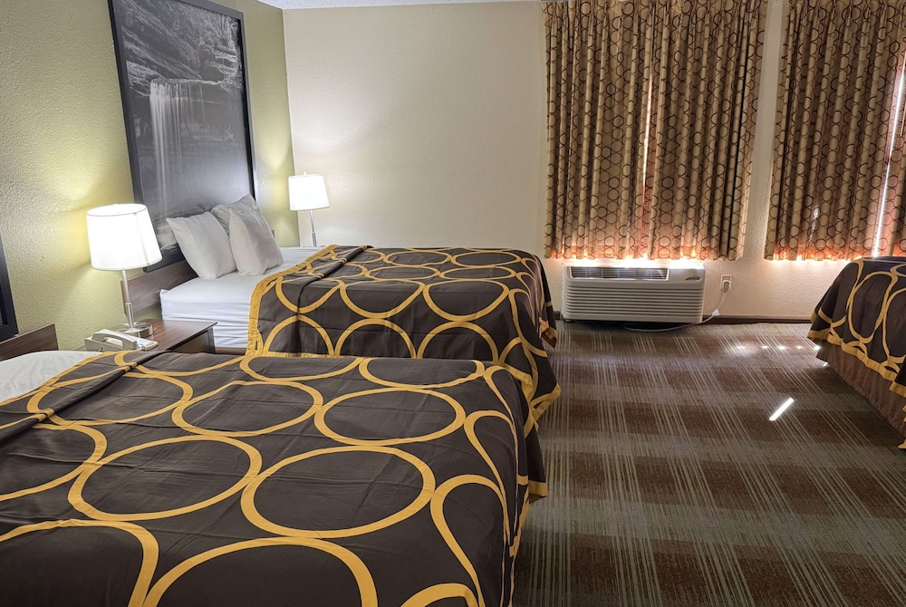 Super 8 by Wyndham Lincoln IL 25/44