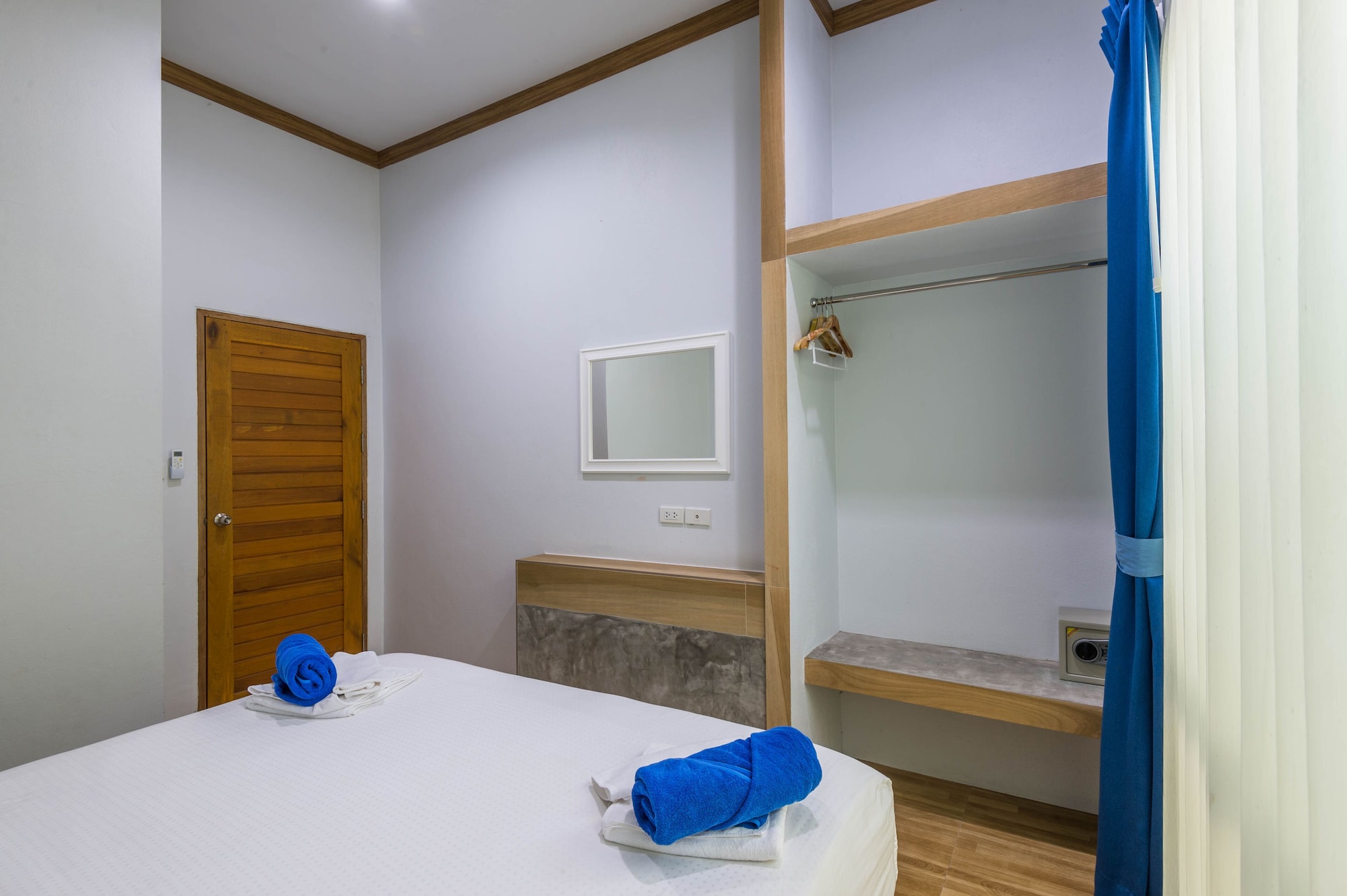 2 BEDROOMS, DELUXE, APARTMENT, POOL ACCESS