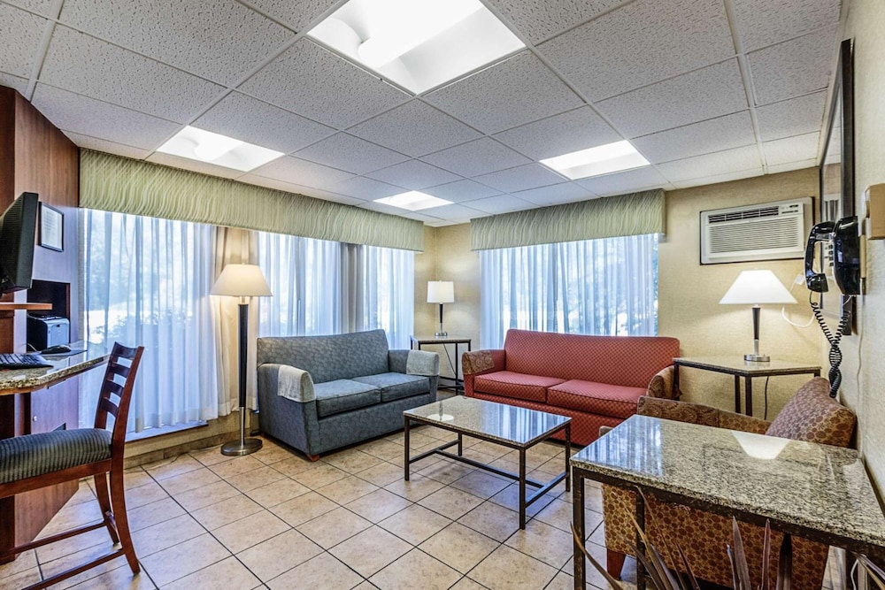Days Inn by Wyndham La Crosse 40/59