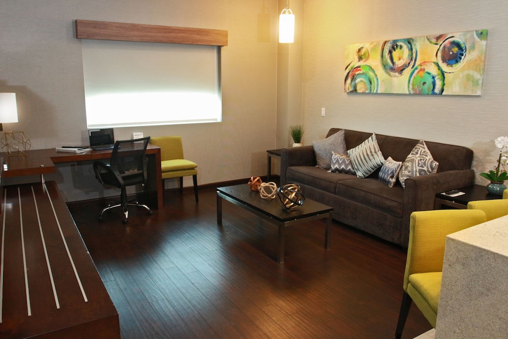 Holiday Inn Express & Suites Mexicali 37/66