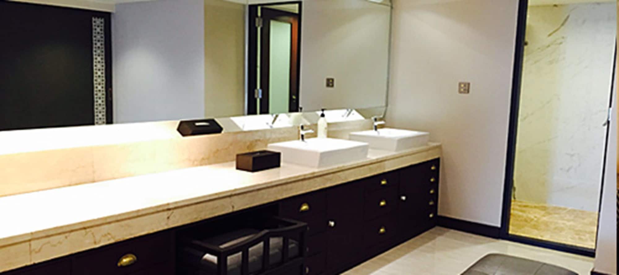2 Bedrooms, Presidential, Suite, 3 Queen Beds, City View, 2 Bathrooms, Indra Regent Hotel 7/7