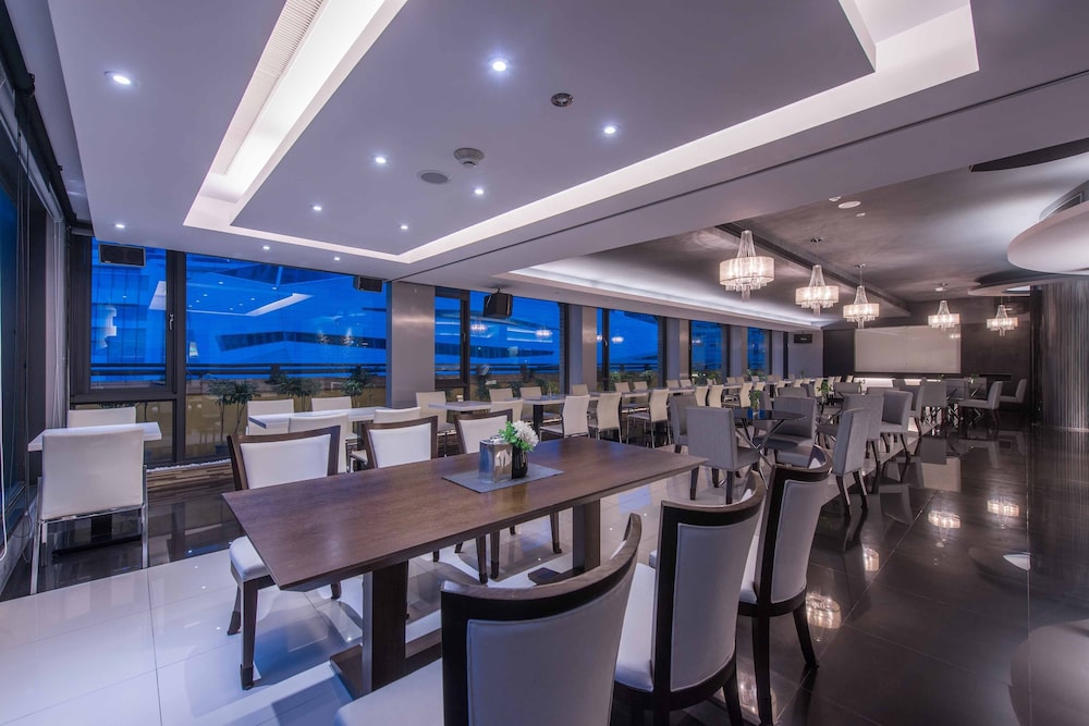 Forward Hotel Nangang 53/70