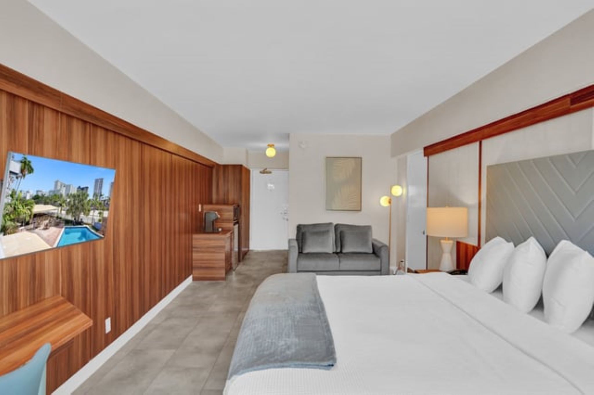 Room, Balcony