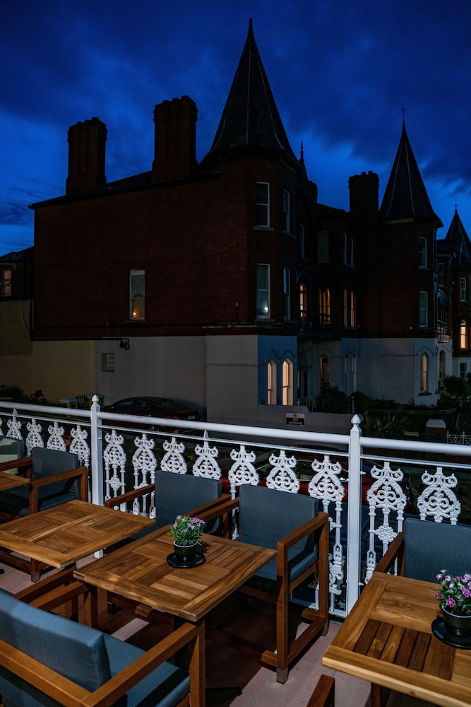 The Strand Hotel 34/50