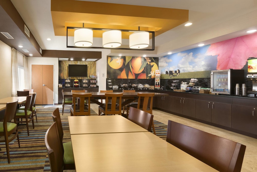 Fairfield Inn Suites Midland 22/27
