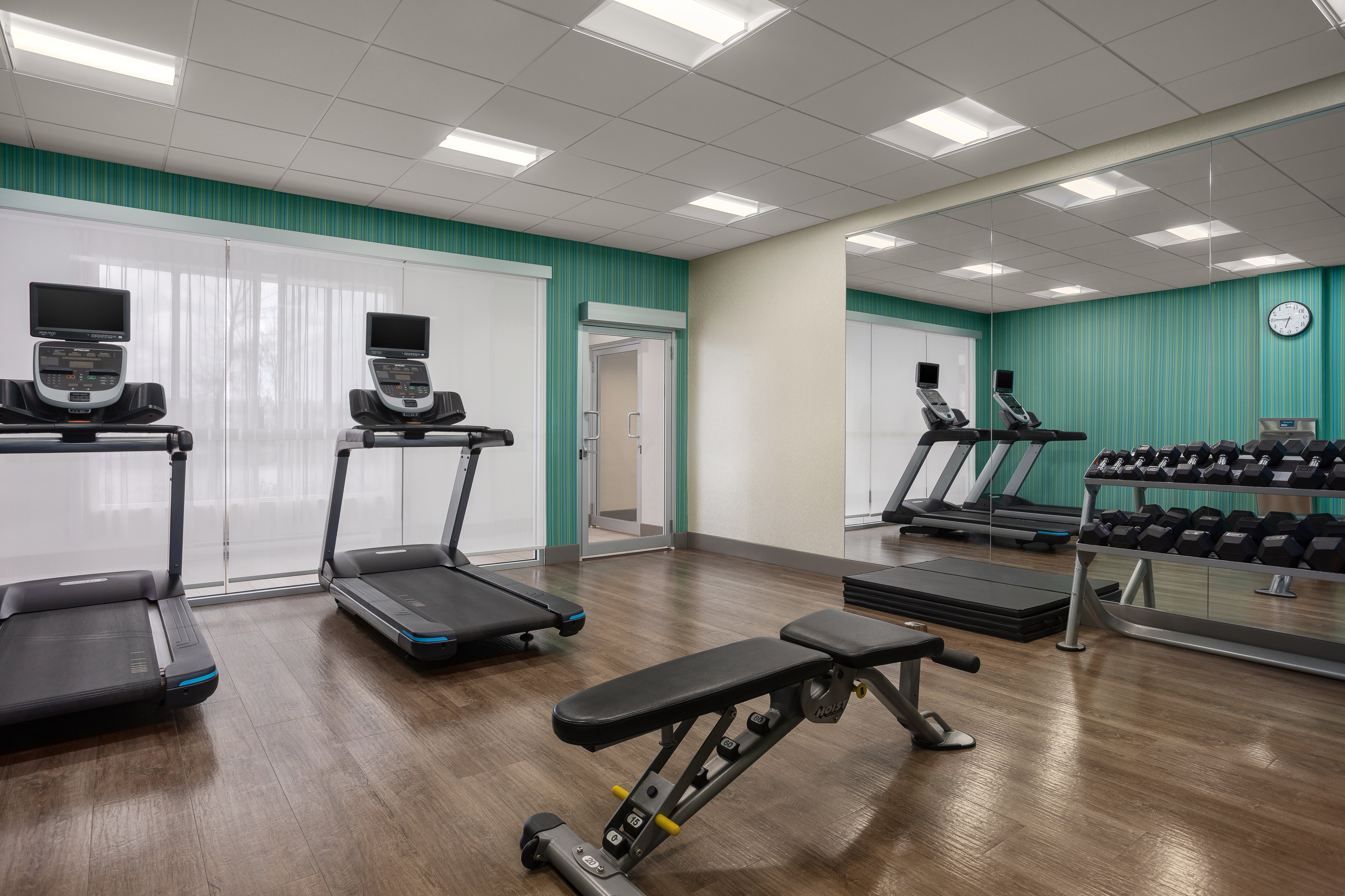 Holiday Inn Express Suites Aurora 41/77