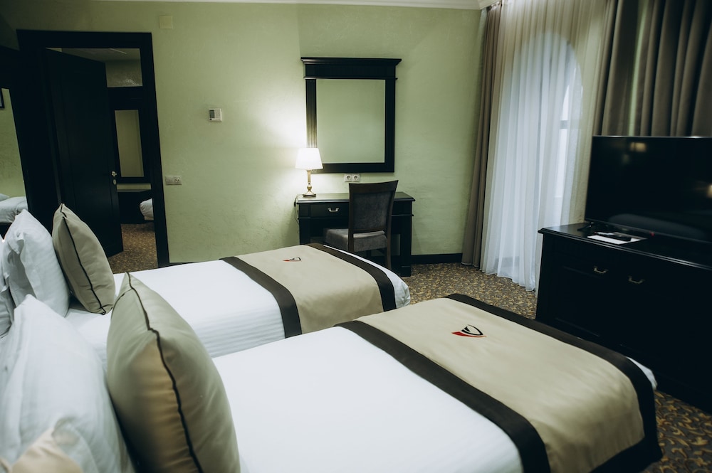 Colosseum Marina Hotel Batumi 24/72