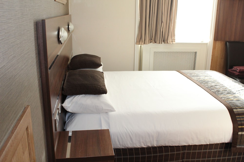 Huttons Hotel, Victoria London 18/63