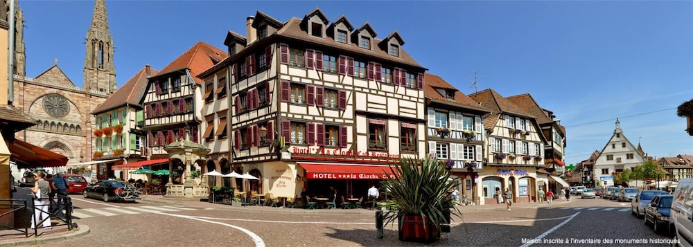 HOTEL DE LA CLOCHE 37/46