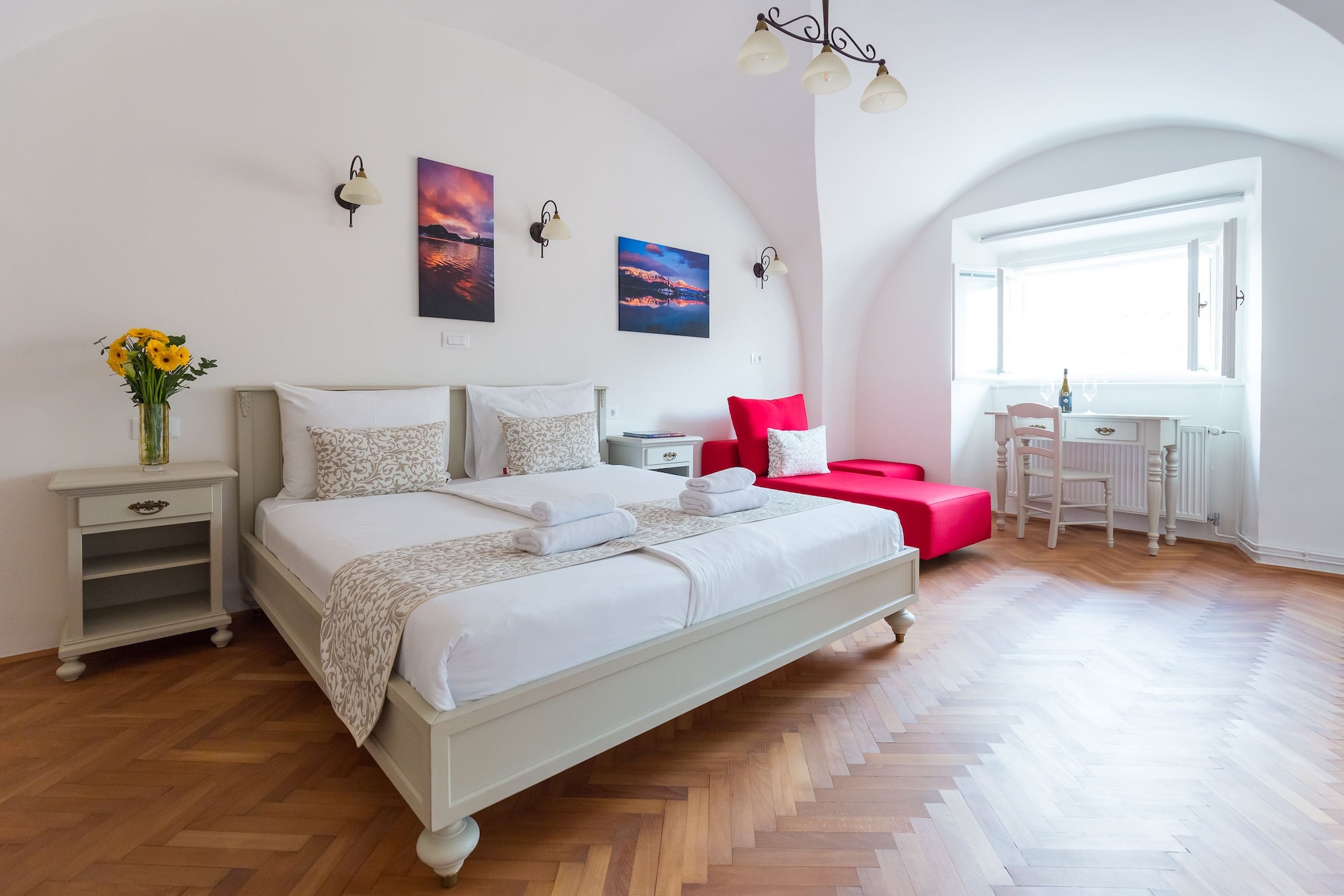 1 BEDROOM, APARTMENT, CASTLE VIEW