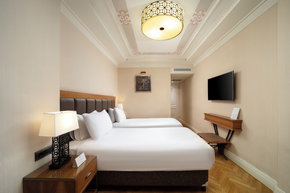 غرفة سوبيريور بسرير كوين، Golden Age Hotel Taksim 3/10