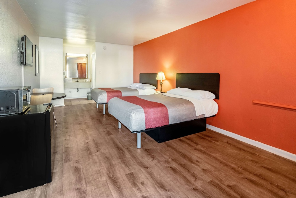 Motel6 Portsmouth, VA 26/57