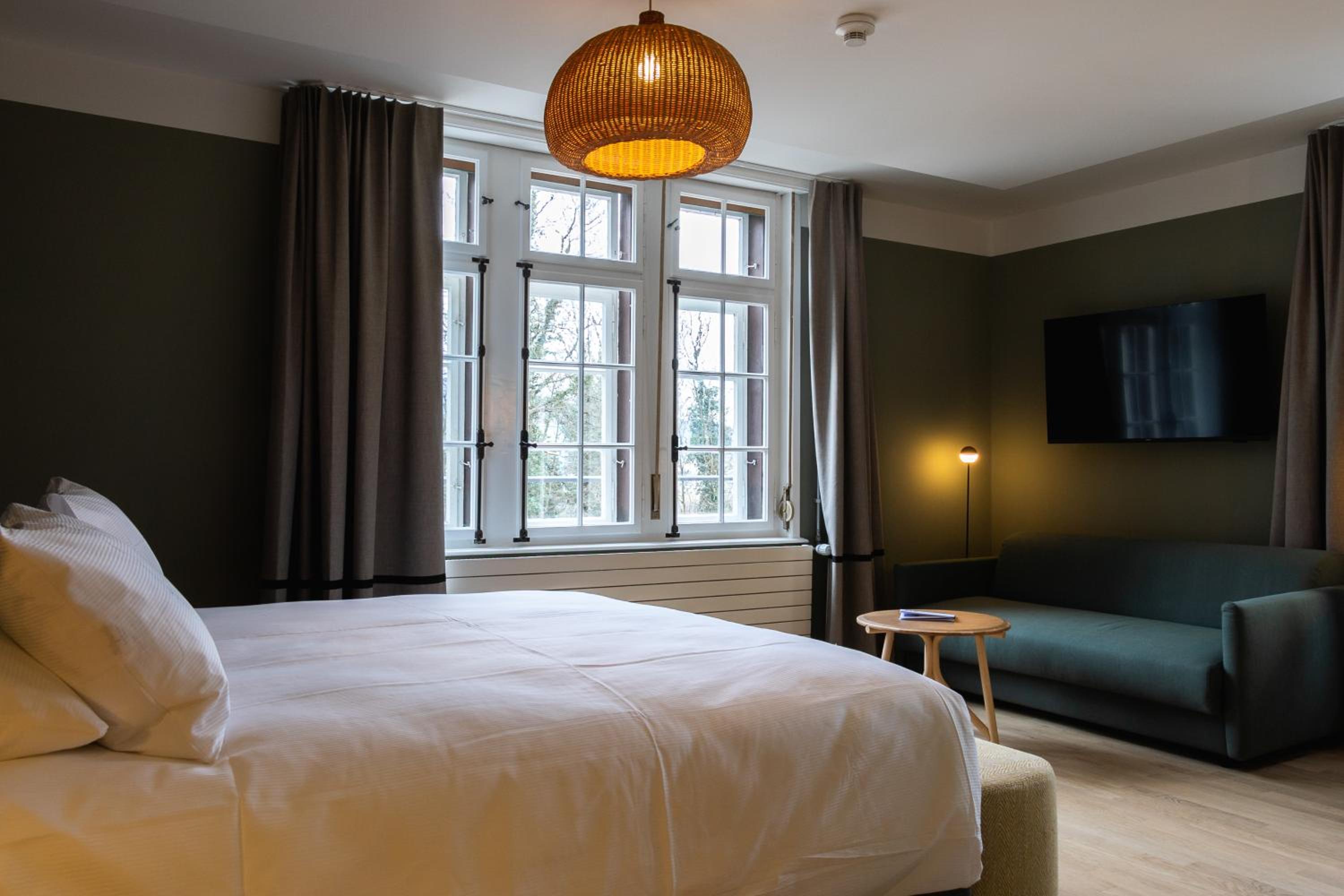 LODGE, DOUBLE BED