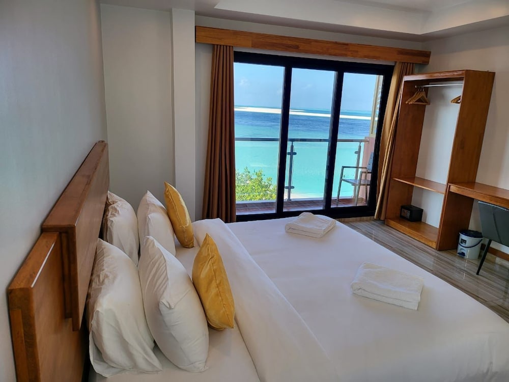AIMI Beach Hotel 30/64