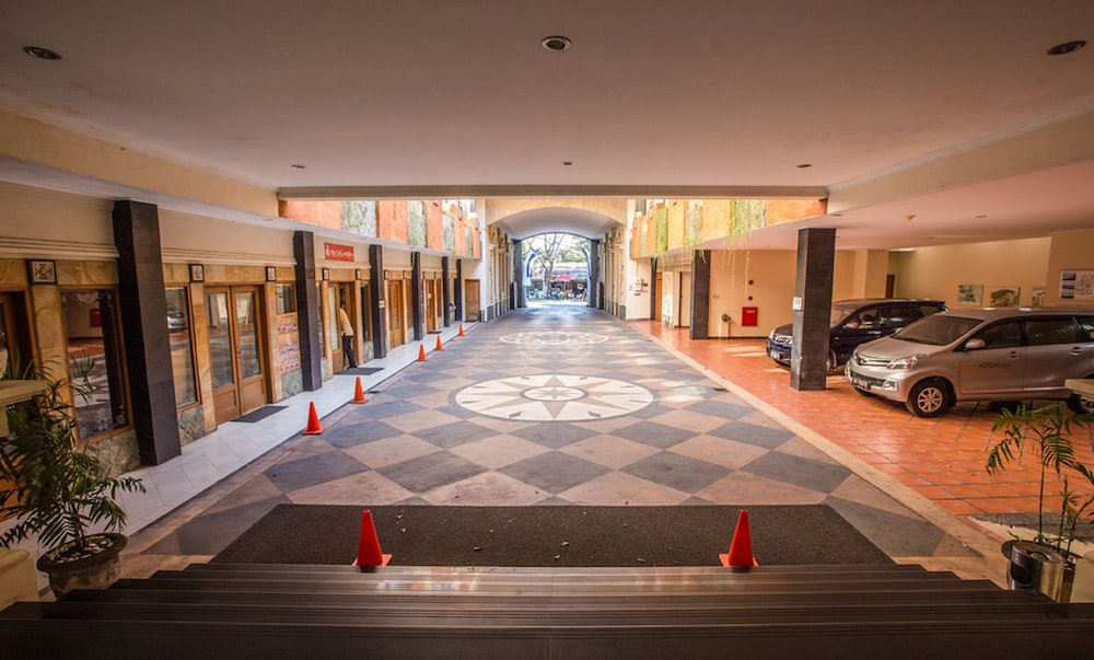 Famous Hotel Kuta (ex Permata Kuta Hotel by Prasanthi) 64/71