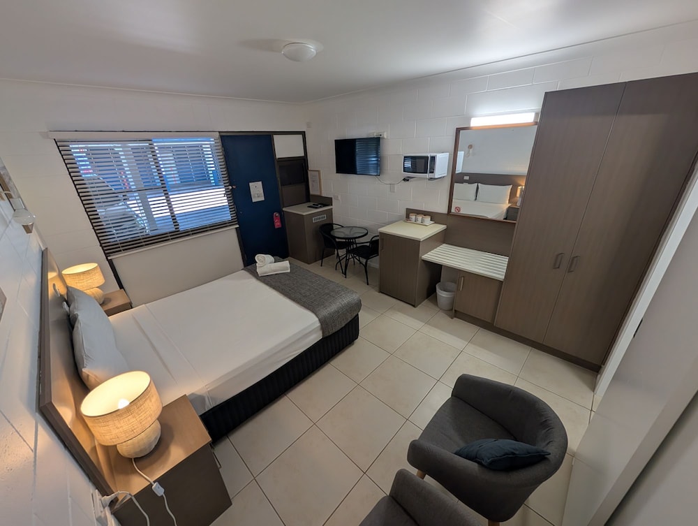 Moffat Beach Motel 26/62
