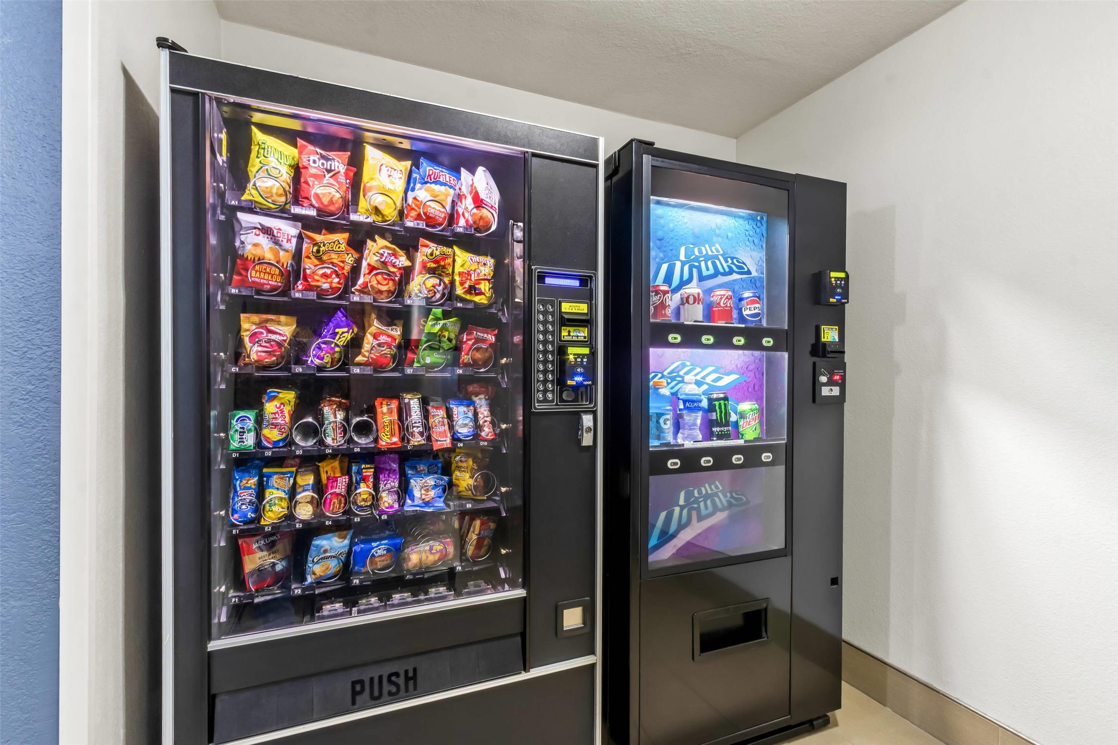 Comfort Inn and Suites Surprise Near Sun City West 22/55