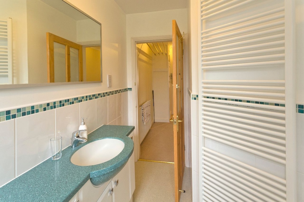 Poplar House Serviced Apartments 23/27