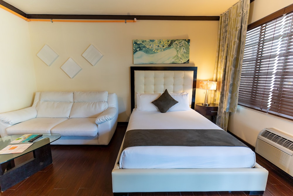 Tradewinds Apartment Hotel 18/65