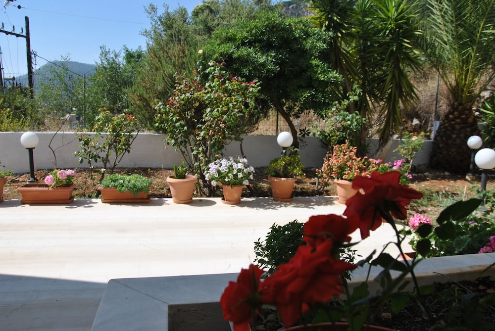 Filoxenia Hotel Apartments 4/41