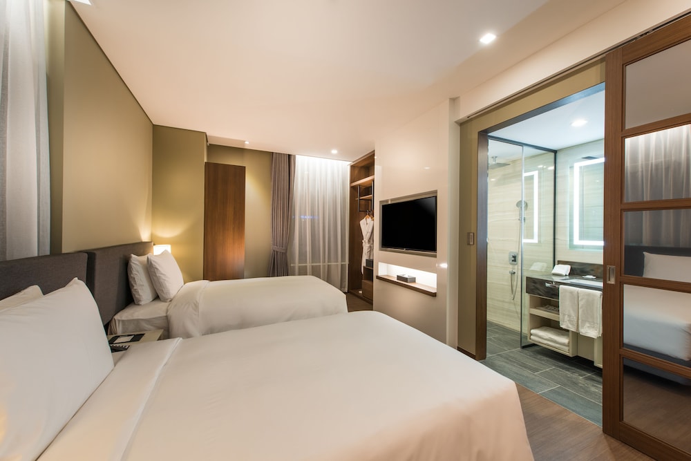 DELUXE, TWIN BEDS