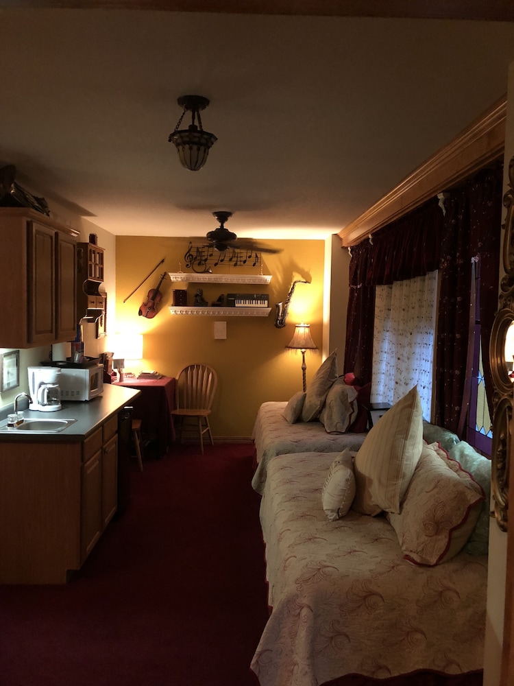 All Seasons Inn Eureka Springs 15/50
