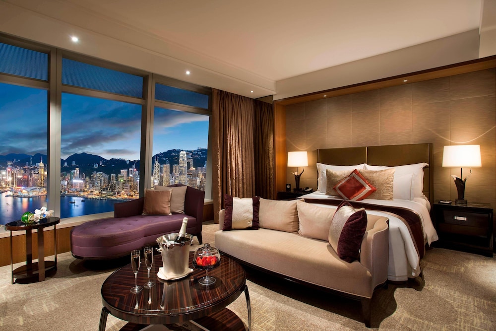 The Ritz Carlton Hong Kong 7/35