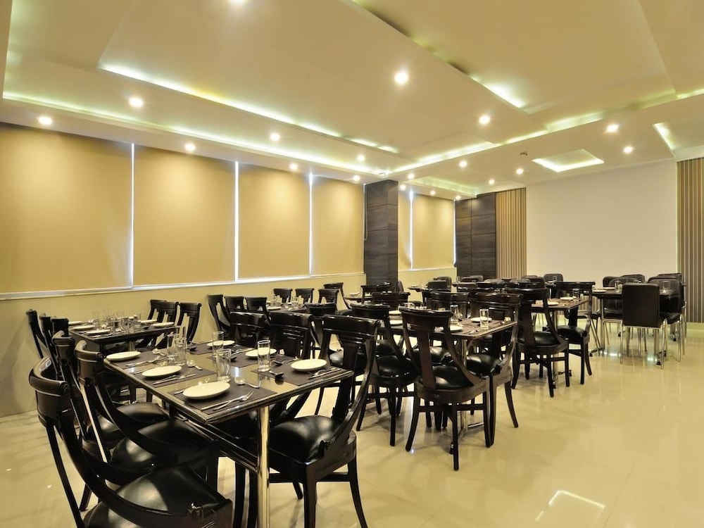 Hotel Sky Rich International 26/33