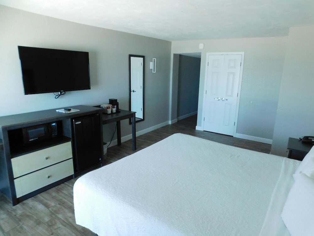 The Boardwalk Inn Suites 14/50