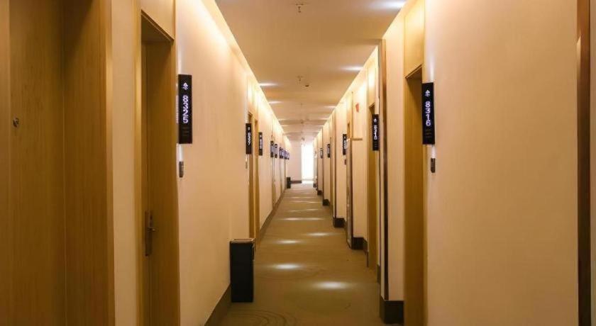 GreenTree Inn Express Gongqing City Nanchang University 20/21