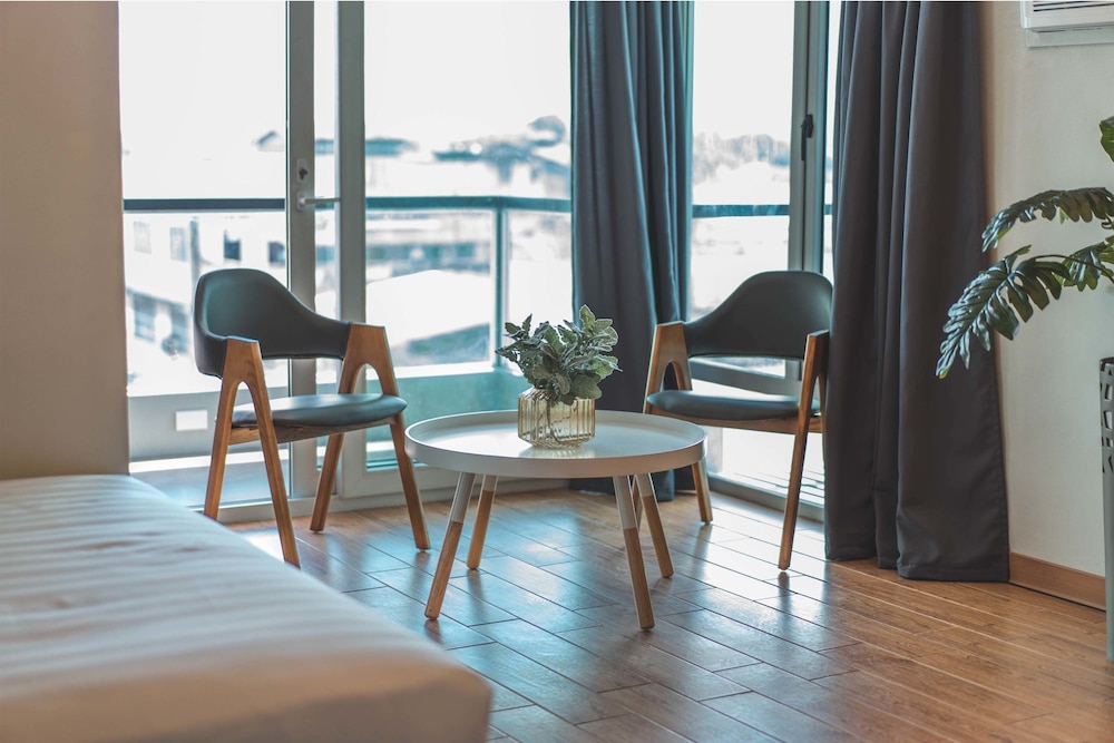 Henia Hotel 32/45