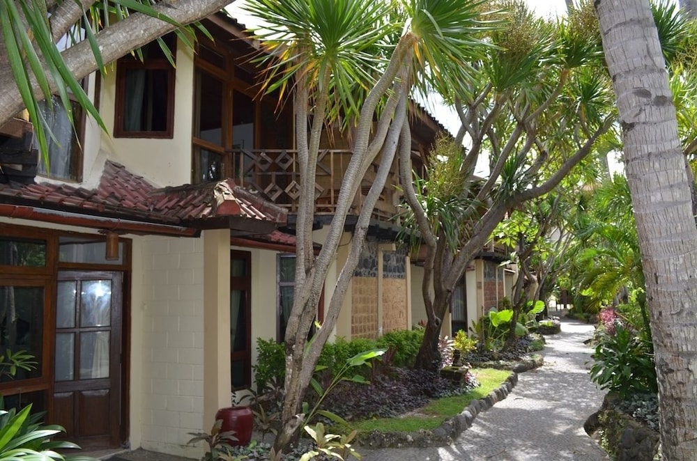 Gazebo Beach Hotel 40/50