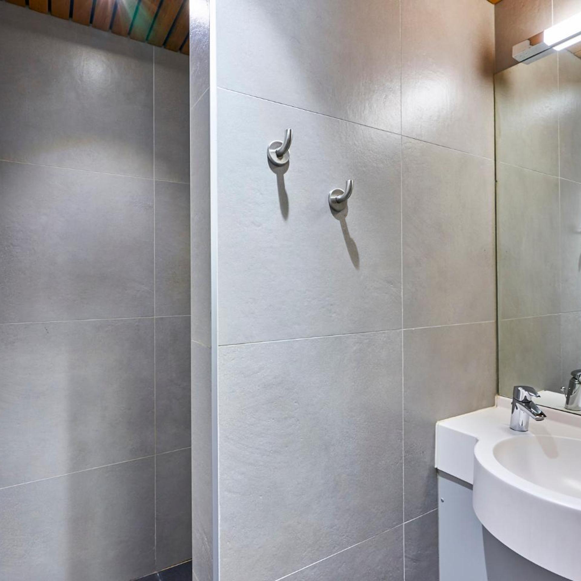 Jacques Brel Youth Hostel 43/48
