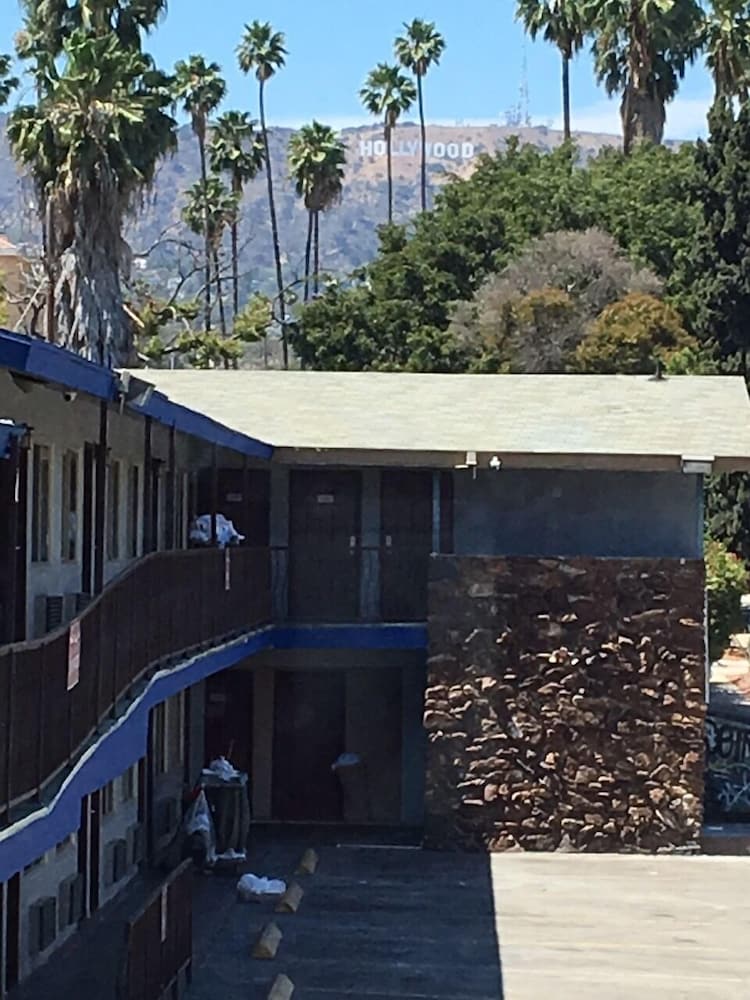 Hollywood Palms Inns & Suites 45/56