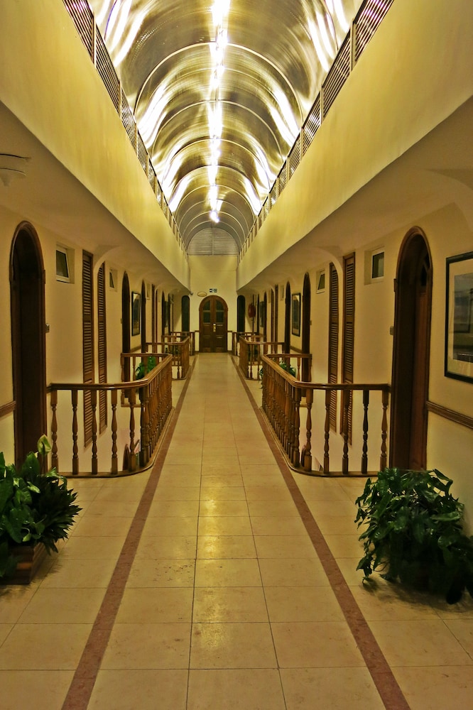 Sovereign Hotel 41/50
