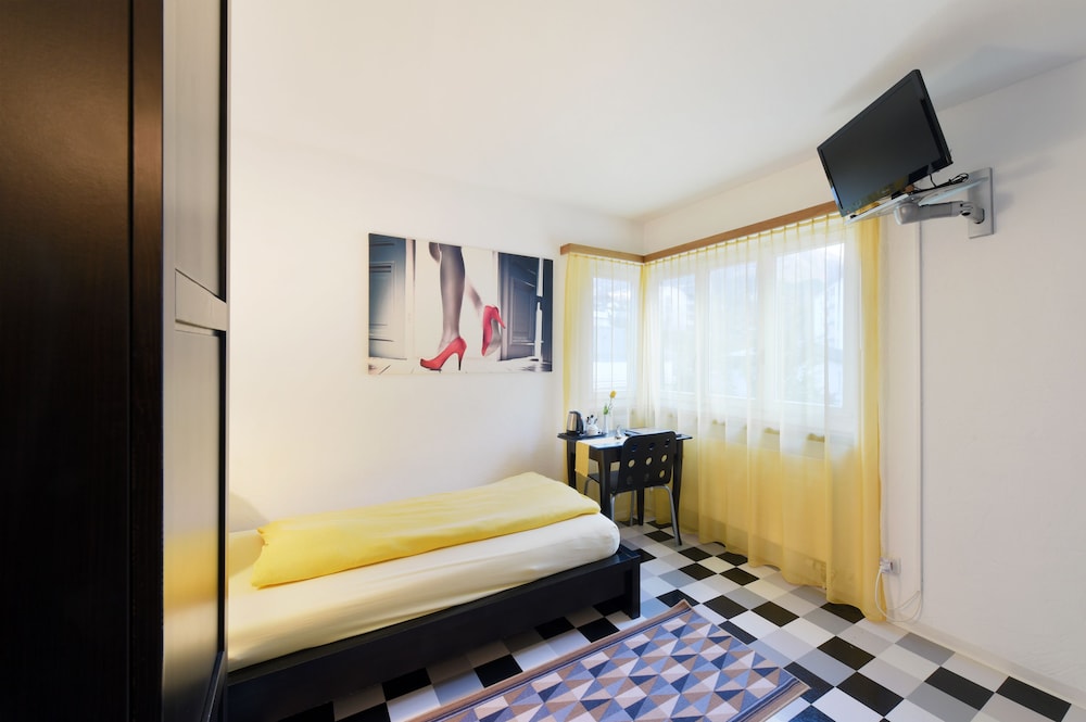 Schlosshotel - Self Check-In Hotel am Schlosspark 25/47