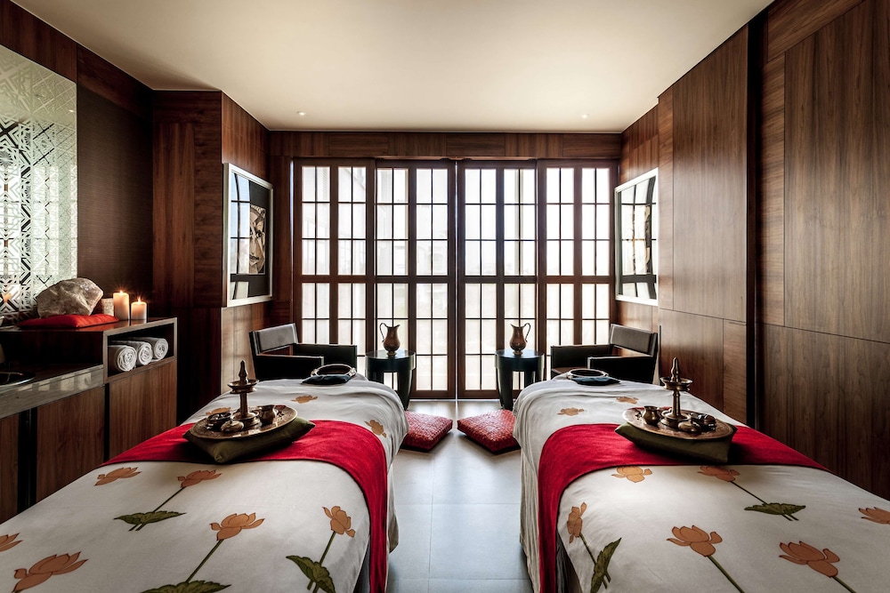 HYATT AHMEDABAD 25/50