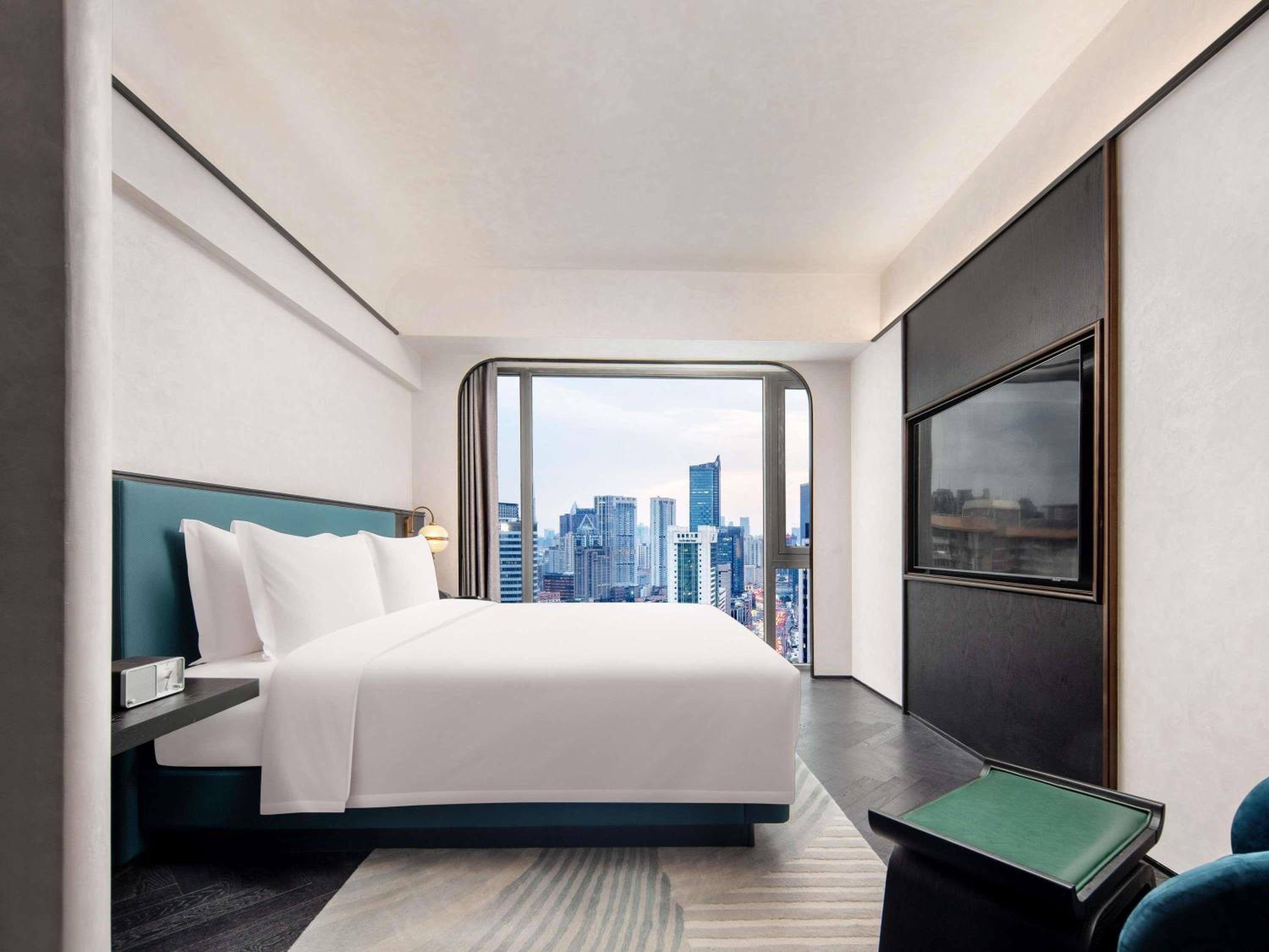OPERA, SUITE, KING BED