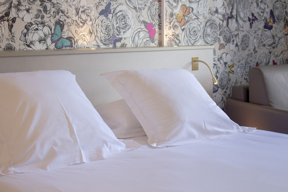 Brit Hotel Nantes La Beaujoire - L Amandine photo3