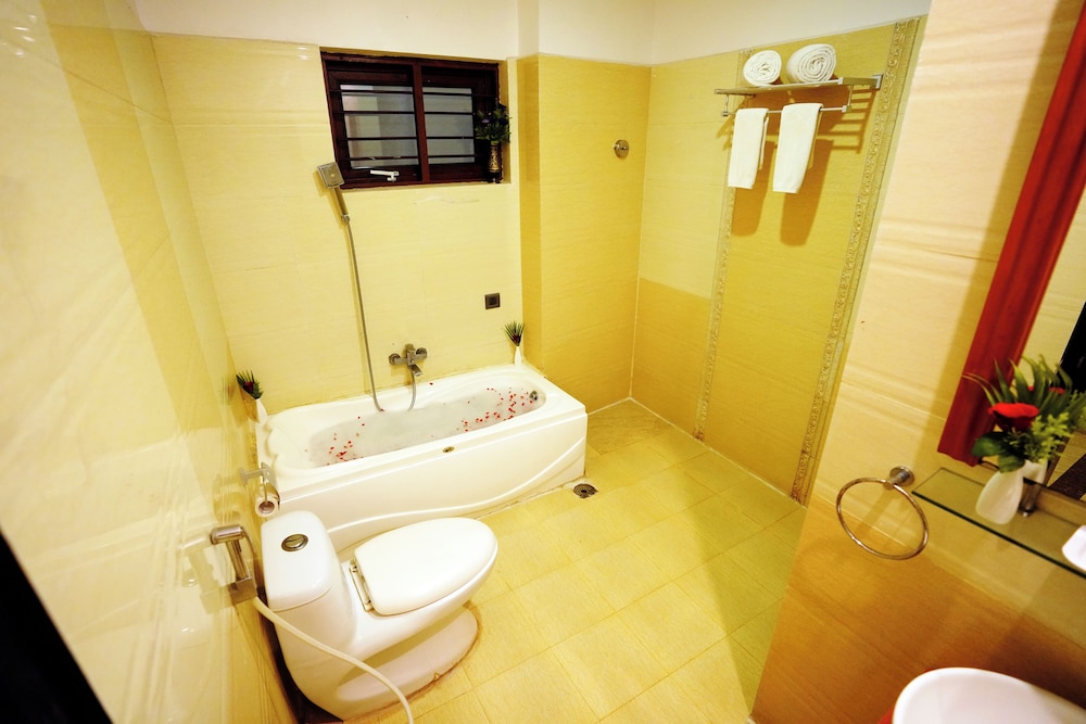 JalMahal Resort &amp; Spa 72/72