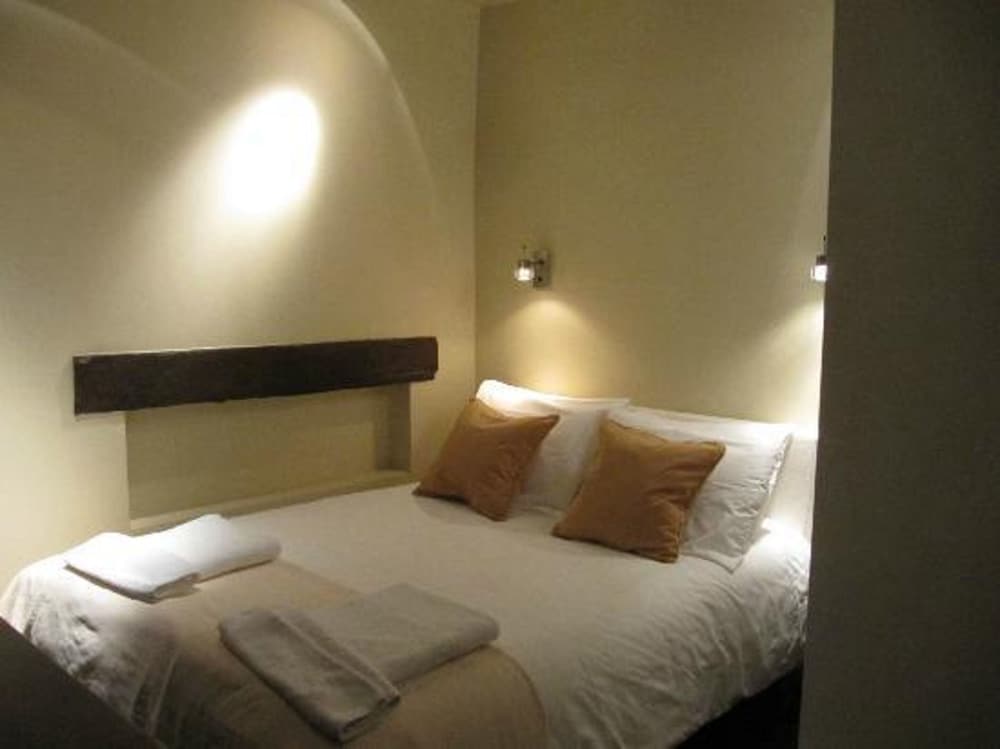 ROOM, SINGLE, DOUBLE BED