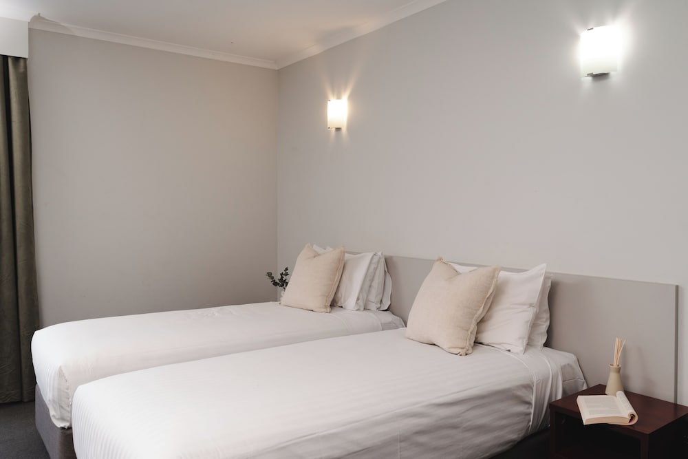 3 BEDROOMS, CONNECTING, OPEN PLAN