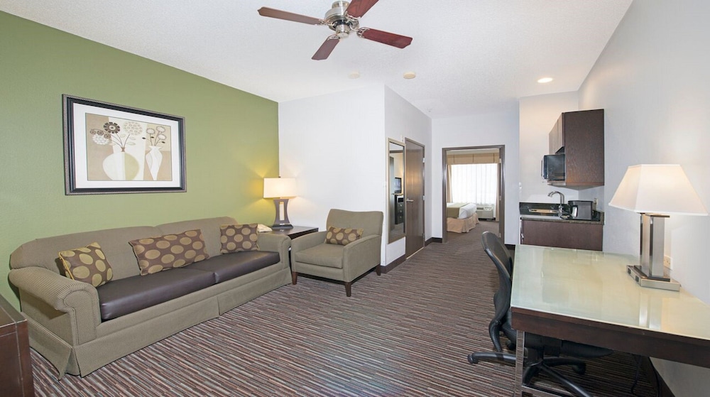 Holiday Inn Express Hotel And Suites Chicago Deerfield Lincoln 32/50