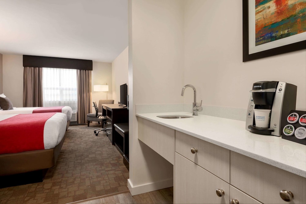 Days Inn by Wyndham 100 Mile House 11/24